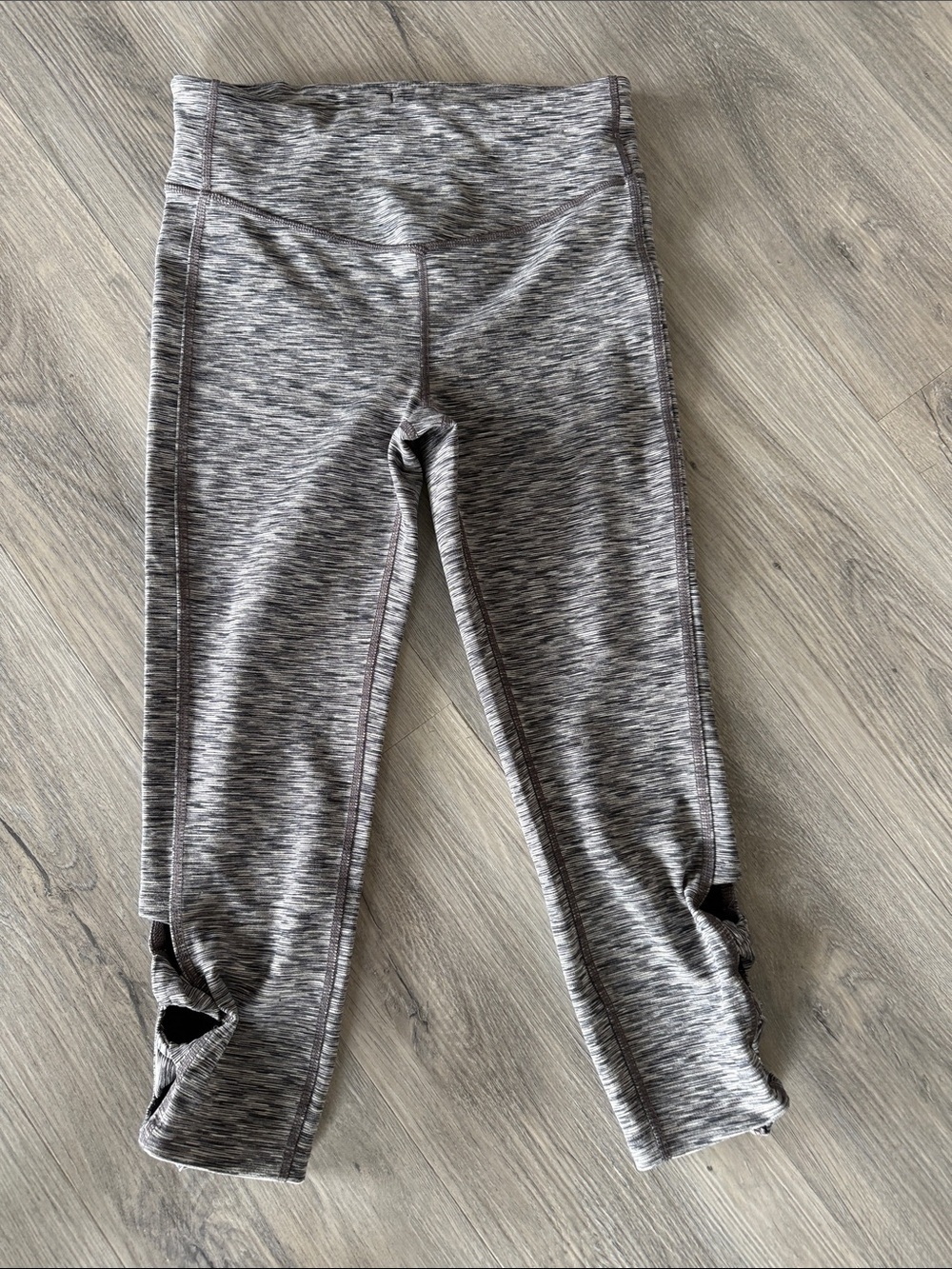 GapFit Striped Gray Athletic Capri Leggings size small